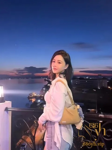 全球中华小姐季军 张晴语 身穿开衩高红裙走秀 转身瞬间走光 真空白虎穴一览无遗！ 3