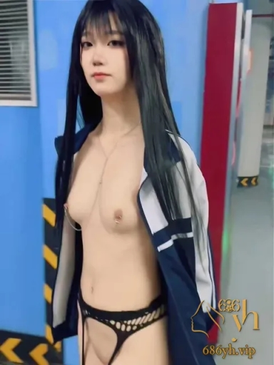 高颜值眼镜妹户外露出性爱私拍 和主人玩搭讪剧情 在校园商场露出 楼道口交做爱 3