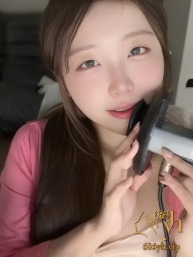 ASMR声控博主 酥酥学姐 湿润舌尖吮吸耳廓 温热脚心轻踩耳侧 娇喘连连让你彻底沦陷！ 1