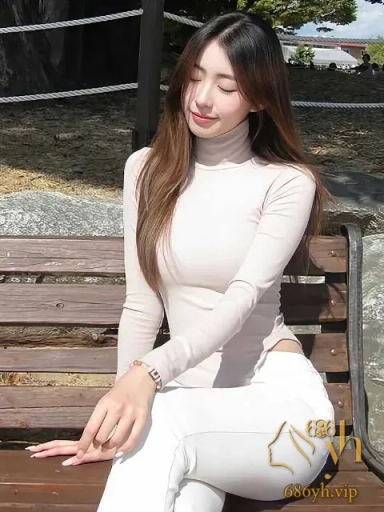 高颜网红 Ella 情侣私拍 穿蕾丝开裆内裤 吸屌足交被狠操抽插 浓密毛穴太诱人 3