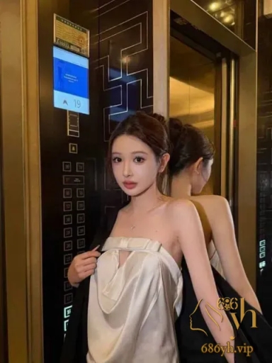 深圳网红母狗 幺幺 被富哥戴口球调教 后入打桩式爆操肥臀 沦为专属精盆！ 2
