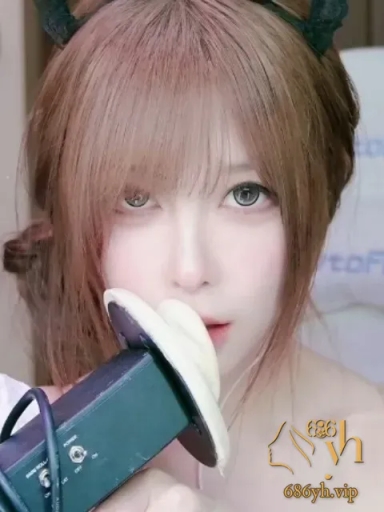 ASMR女主播 娜娜Sweet 最新作品 口含跳跳糖助眠 猫耳女仆双手涂油给你做耳部SPA 3